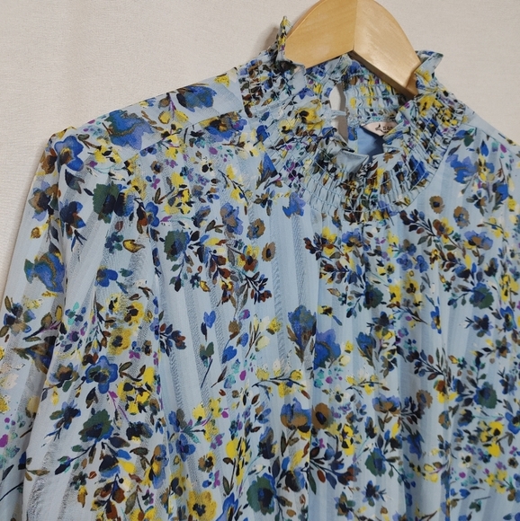 Nanette Lepore Windswept Blue Floral Long Sleeve Blouse Smocked Details Large L - Picture 4 of 9